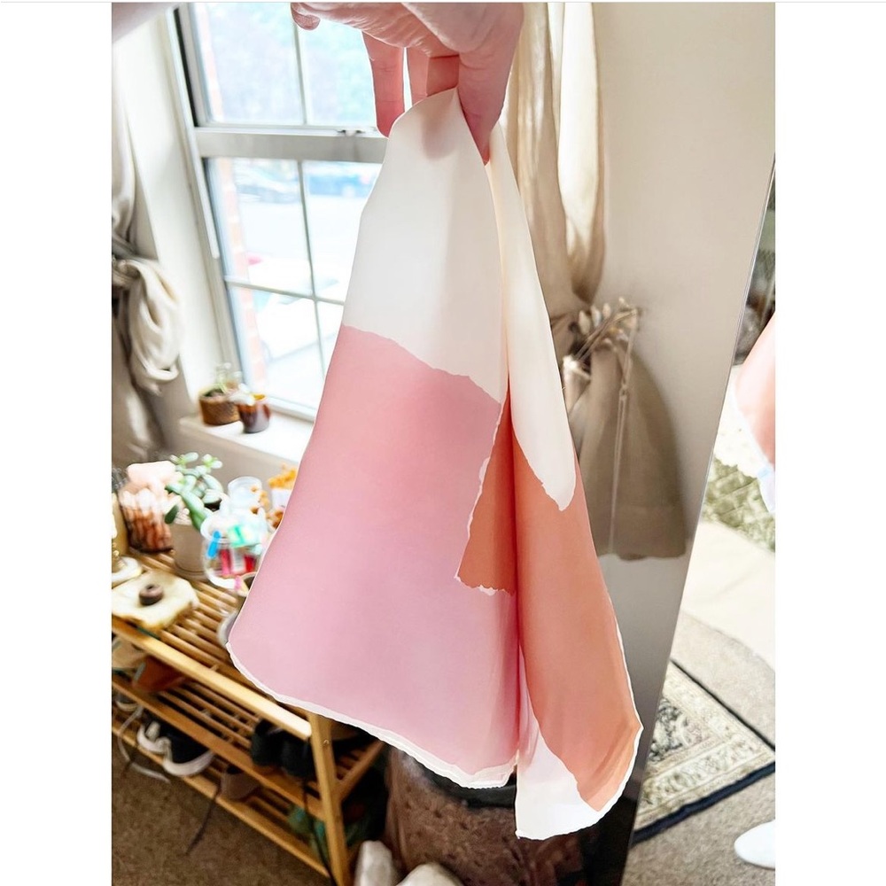 🌿SOLD🌿 Vera Vintage Pink, White & Cream Silken Scarf - Picture 1 of 2